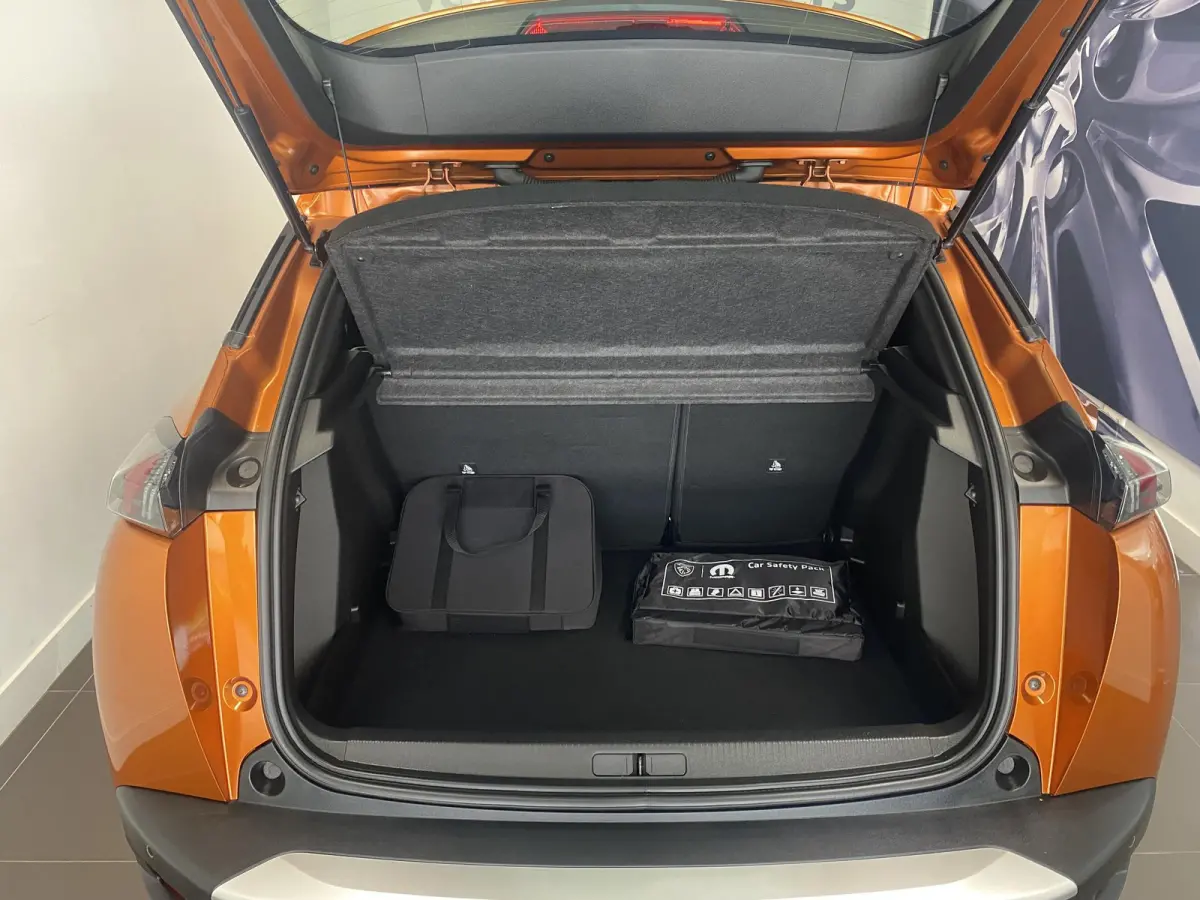 EV Active Pack 50 kWh | Apple Carplay & Android Auto | 16 inch LMV | Airco | 25 DKM |