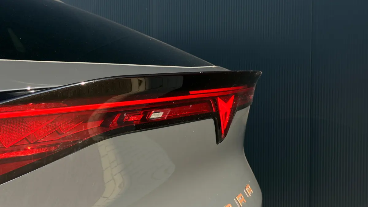 82 kWh 286pk Business | SOH 100% | Camera | Adaptive Cruise Control | Dodehoeksensor | Keyless | Elektrische Achterklep