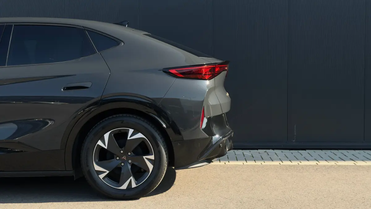82 kWh 286pk Business | SOH 100% | Camera | Adaptive Cruise Control | Dodehoeksensor | Keyless | Elektrische Achterklep