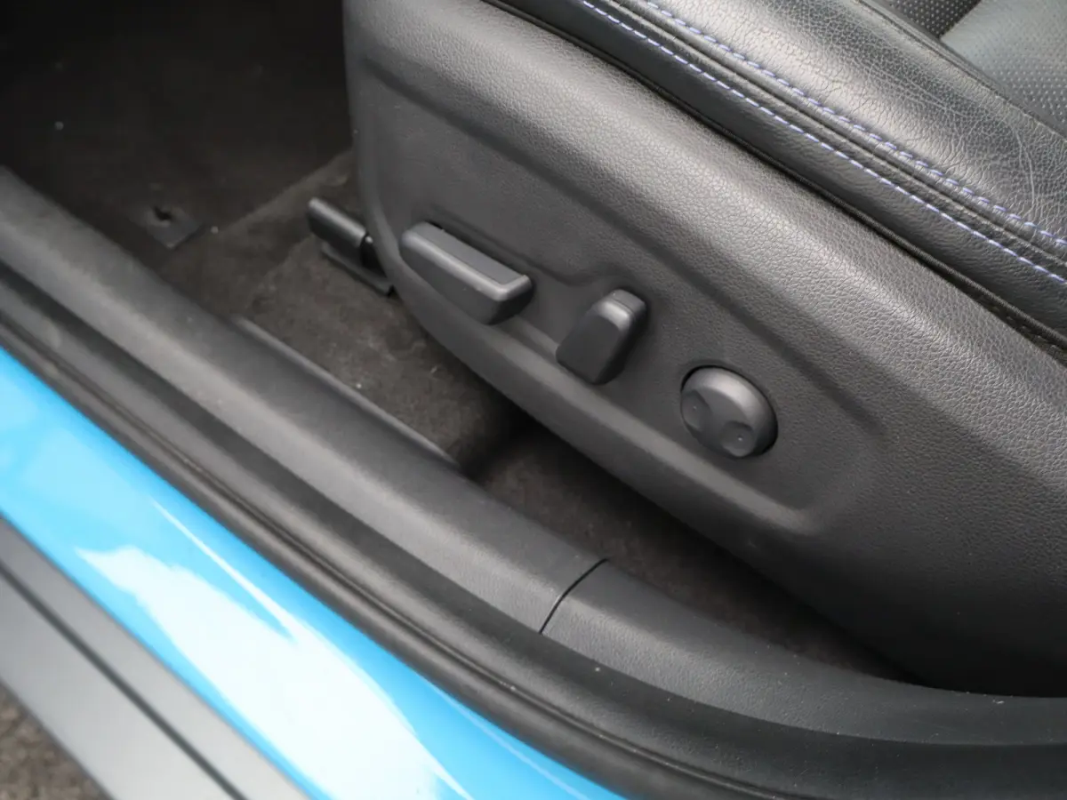 Premium 64 kWh | Achteruitrijcamera | Airco (automatisch) | Bagagedek
