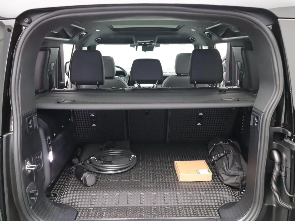 2.0 P300e X-Dynamic SE | Panoramisch schuifdak | Cold Climate & Black Pack | Elek. trekhaak | Comfort Pack | ClearSight |