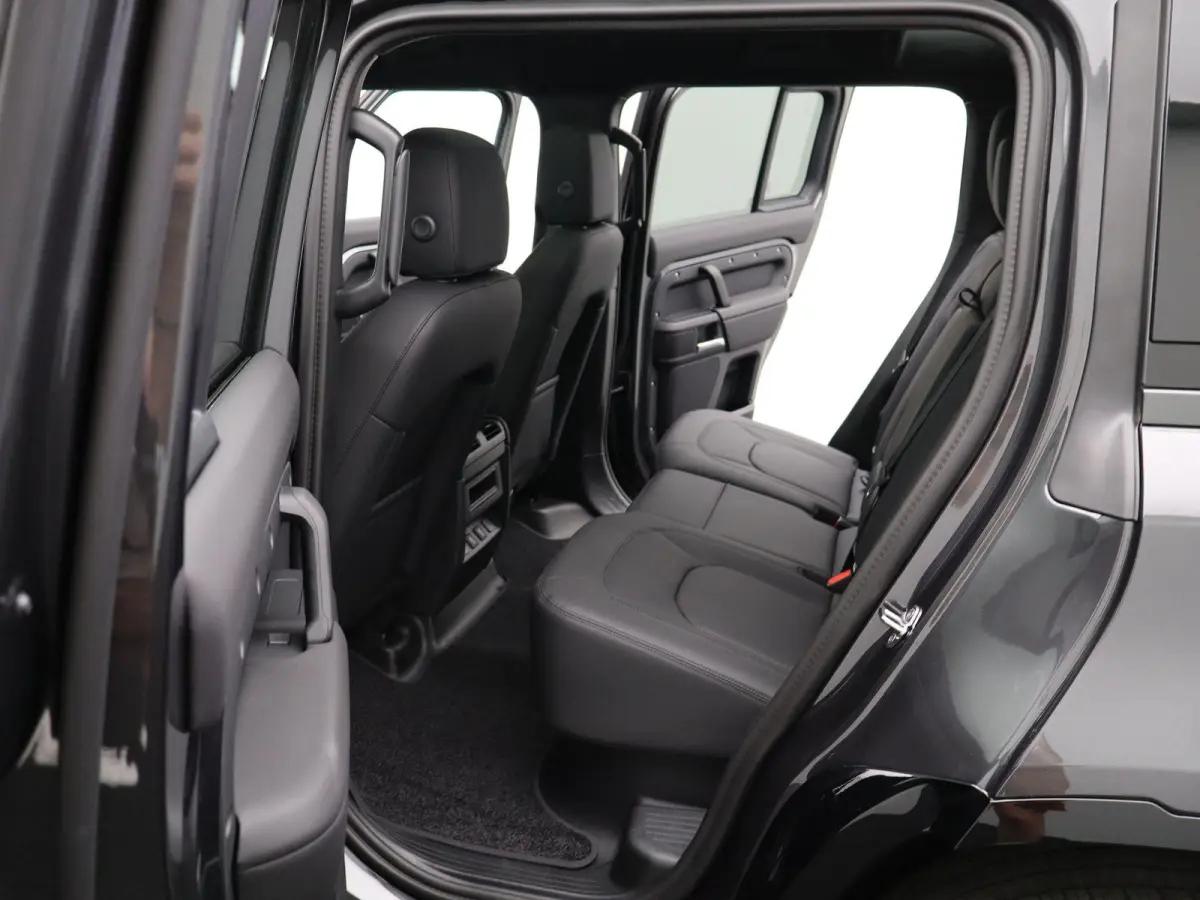 2.0 P300e X-Dynamic SE | Panoramisch schuifdak | Cold Climate & Black Pack | Elek. trekhaak | Comfort Pack | ClearSight |