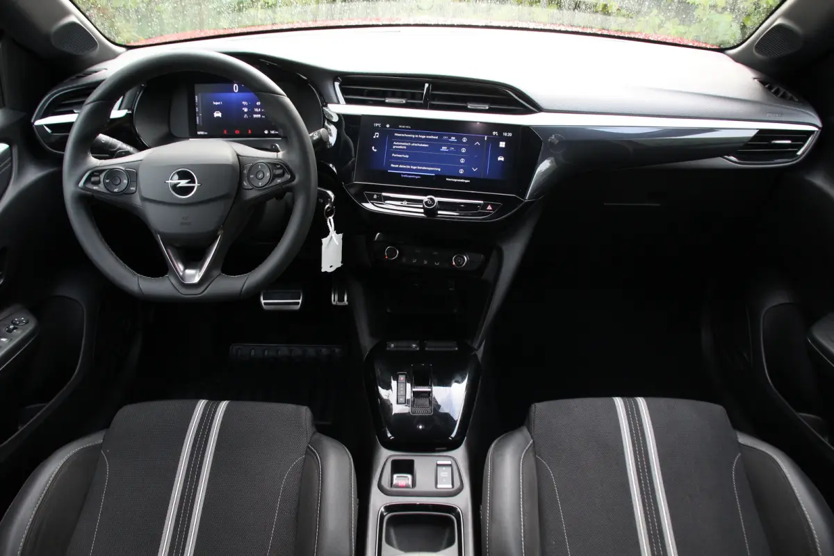 1.2 Turbo Hybrid GS | DODE HOEK | CAMERA | PARK SENS V+A | LED | CRUISE | LANE ASSIST | APPLE CARPLAY/ANDROID AUTO | CLIMA