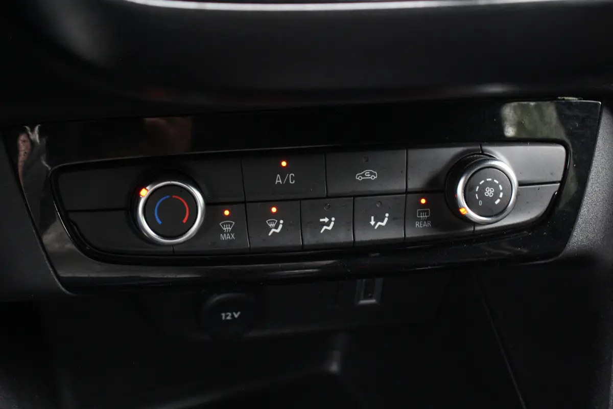 1.2 Turbo Hybrid GS | DODE HOEK | CAMERA | PARK SENS V+A | LED | CRUISE | LANE ASSIST | APPLE CARPLAY/ANDROID AUTO | CLIMA