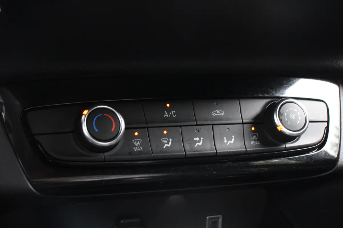 1.2 Turbo Hybrid GS | DODE HOEK | CAMERA | PARK SENS V+A | LED | CRUISE | LANE ASSIST | APPLE CARPLAY/ANDROID AUTO | CLIMA