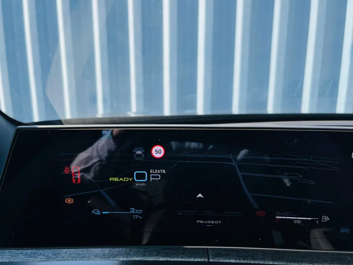 1.6 plug-in Hybrid 195 Allure 360 Camera | Afneembare trekhaak | Adeptieve cruise control | Keyless | Apple carplay & Android auto