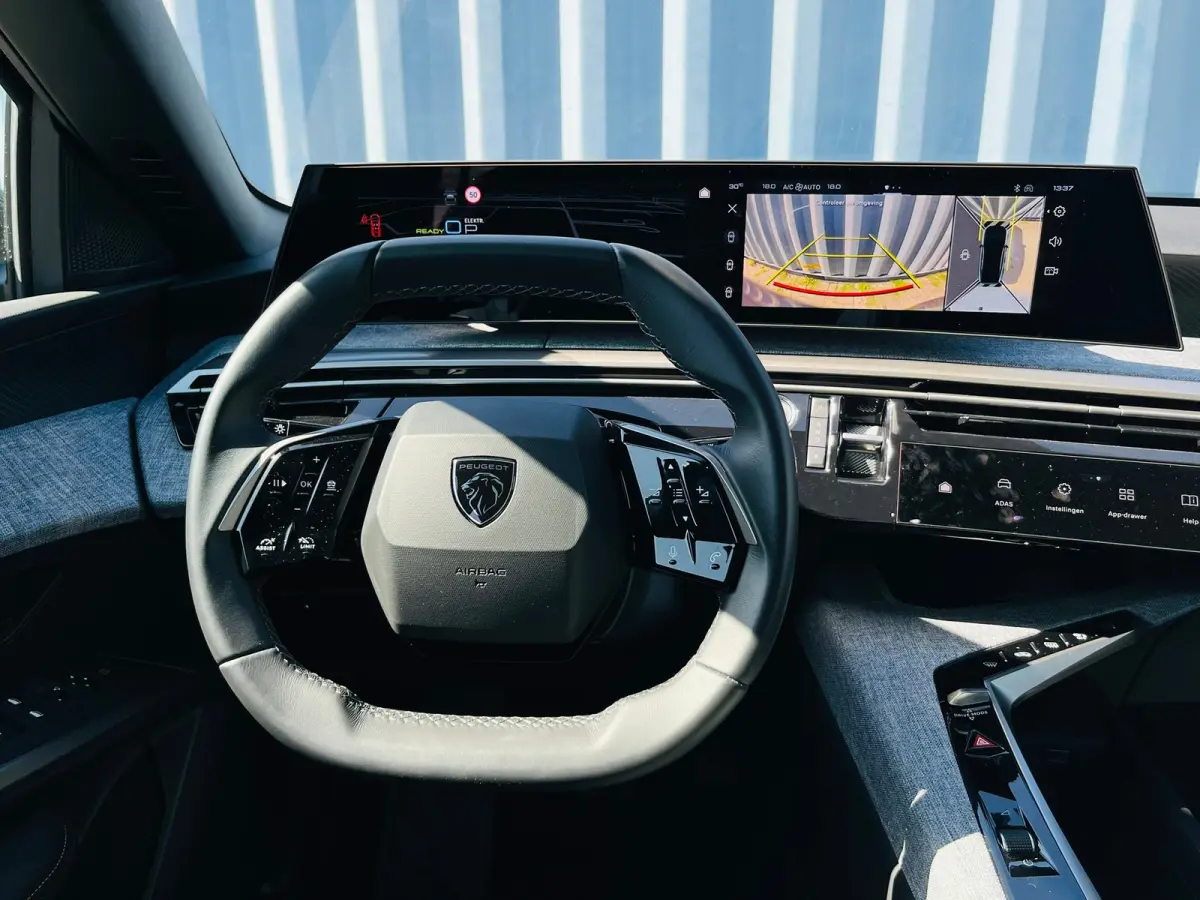 1.6 plug-in Hybrid 195 Allure 360 Camera | Afneembare trekhaak | Adeptieve cruise control | Keyless | Apple carplay & Android auto
