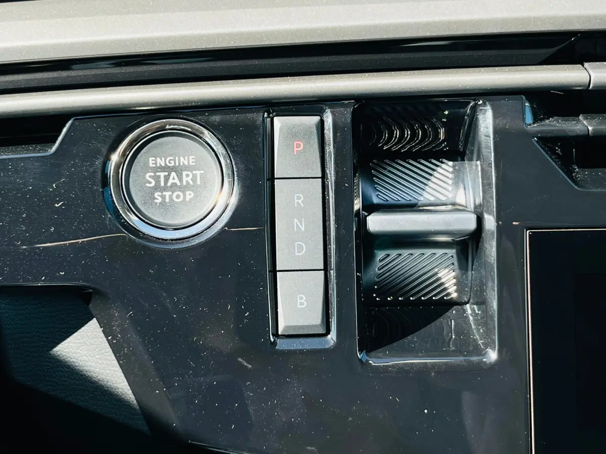 1.6 plug-in Hybrid 195 Allure 360 Camera | Afneembare trekhaak | Adeptieve cruise control | Keyless | Apple carplay & Android auto