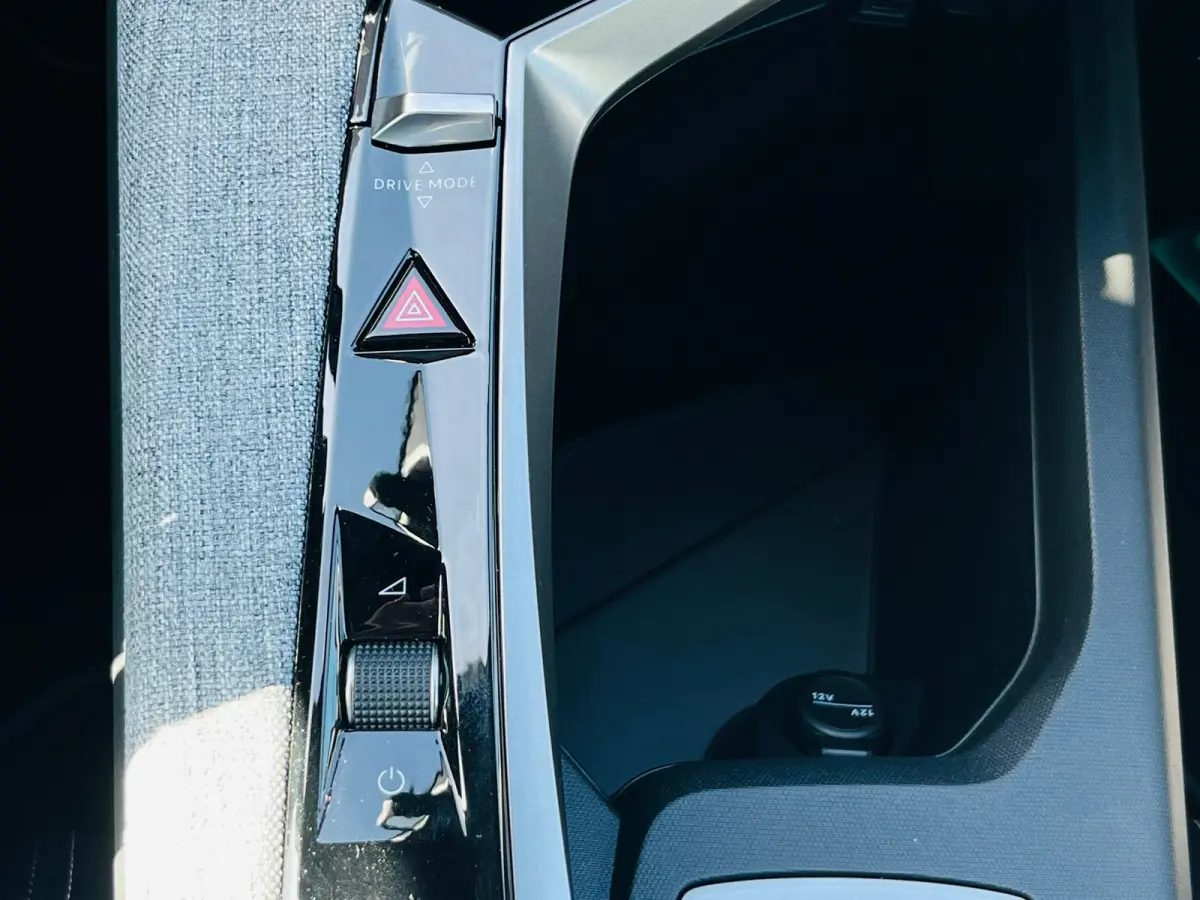 1.6 plug-in Hybrid 195 Allure 360 Camera | Afneembare trekhaak | Adeptieve cruise control | Keyless | Apple carplay & Android auto