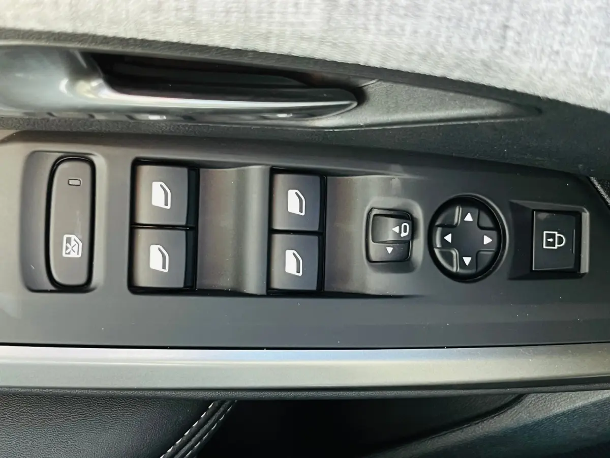 1.6 plug-in Hybrid 195 Allure 360 Camera | Afneembare trekhaak | Adeptieve cruise control | Keyless | Apple carplay & Android auto