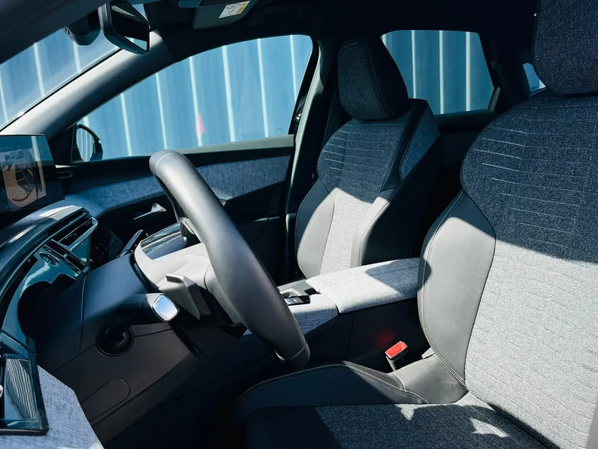 1.6 plug-in Hybrid 195 Allure 360 Camera | Afneembare trekhaak | Adeptieve cruise control | Keyless | Apple carplay & Android auto