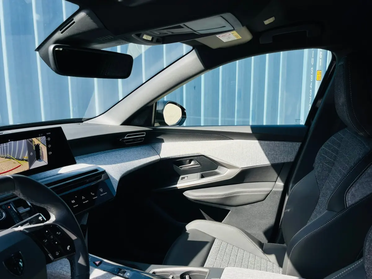 1.6 plug-in Hybrid 195 Allure 360 Camera | Afneembare trekhaak | Adeptieve cruise control | Keyless | Apple carplay & Android auto