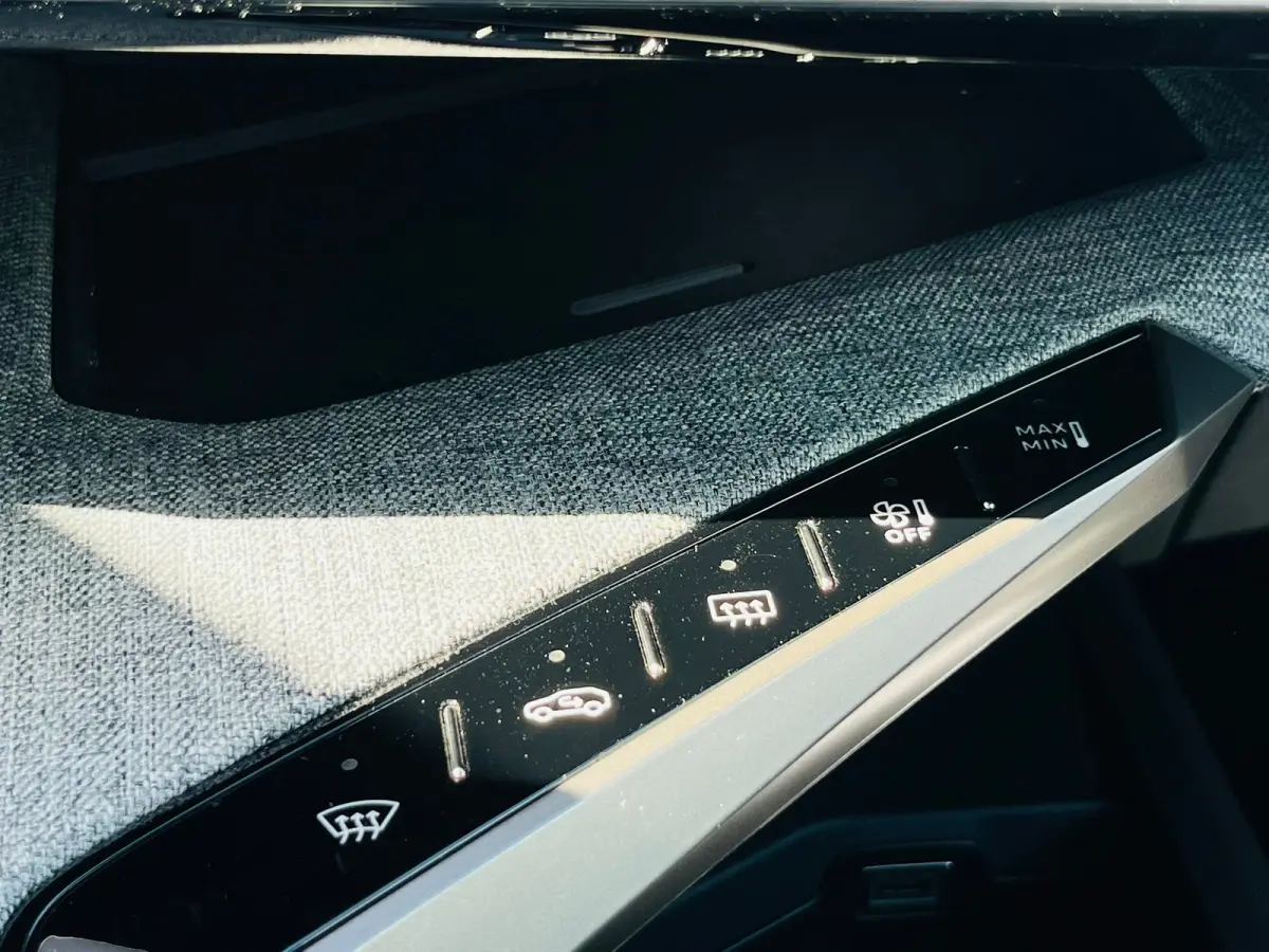1.6 plug-in Hybrid 195 Allure 360 Camera | Afneembare trekhaak | Adeptieve cruise control | Keyless | Apple carplay & Android auto