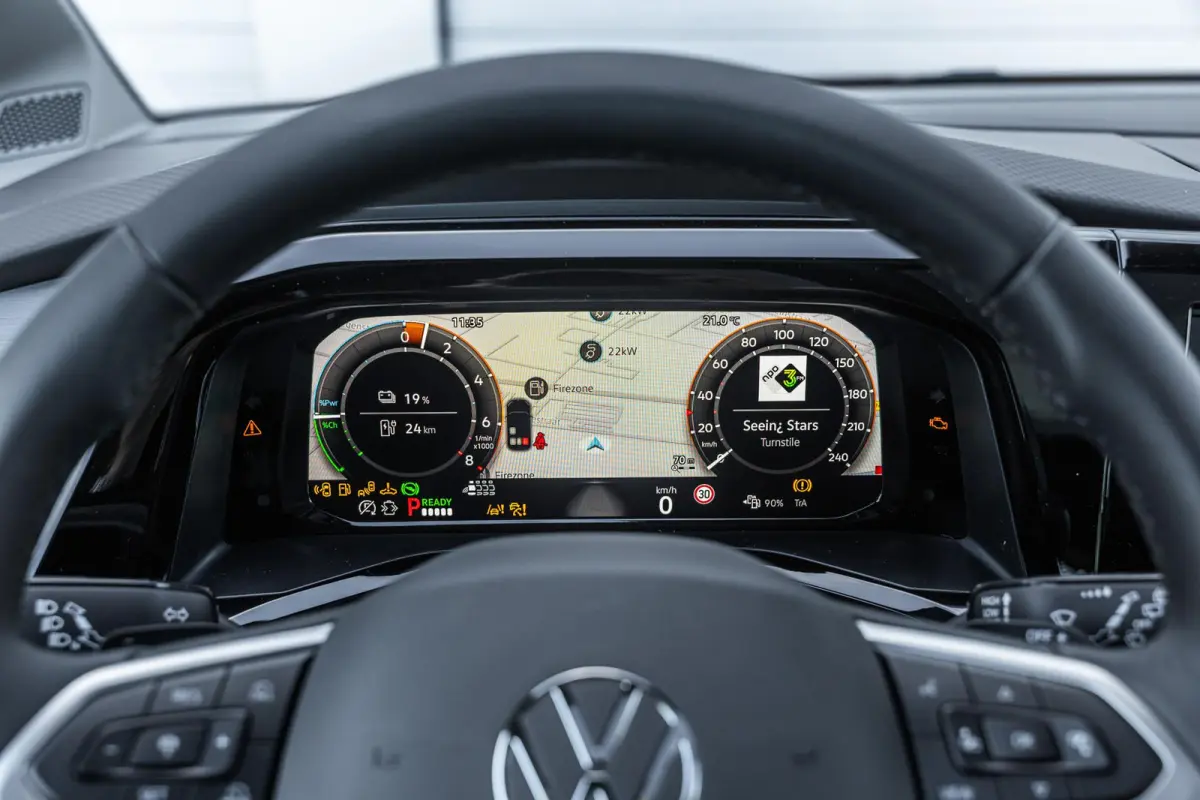 1.5 eHybrid 245pk L1 Bulli Edition 4Motion 6p. | 18" Velgen | Navigatie