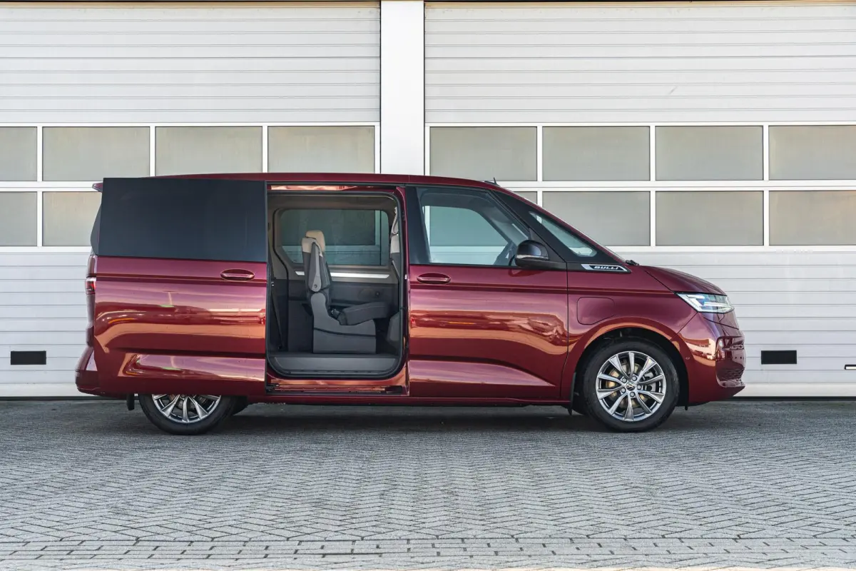 1.5 eHybrid 245pk L1 Bulli Edition 4Motion 6p. | 18" Velgen | Navigatie