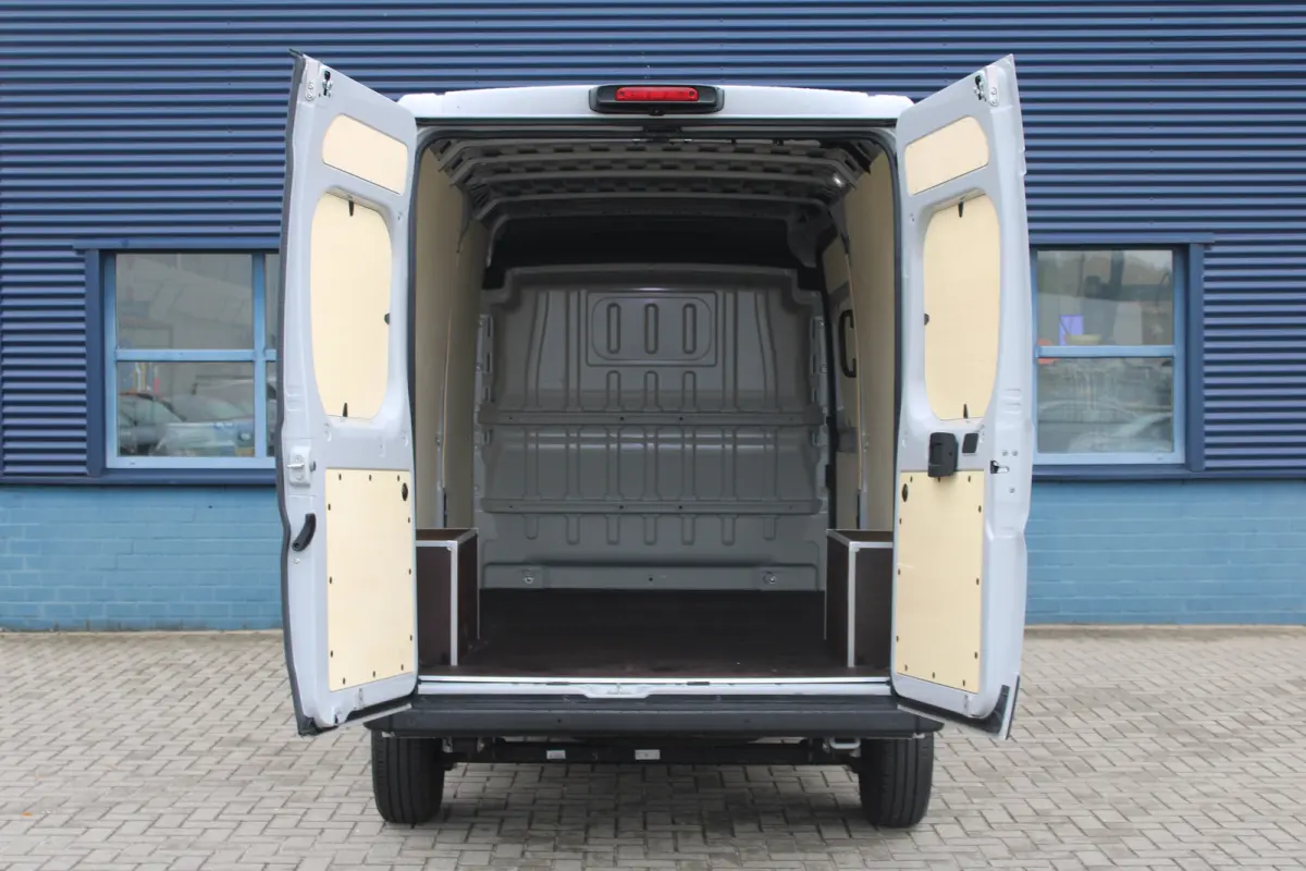 Electric L3H2 3.5t 110kWh | 8 JAAR GARANTIE | NAVI | BETIMMERING | KEYLESS | DRAADLOOS CARPLAY |