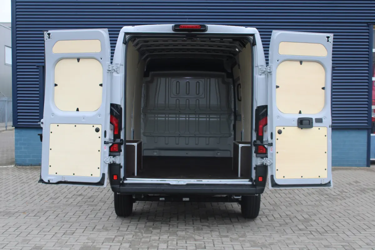 Electric L3H2 3.5t 110kWh | 8 JAAR GARANTIE | NAVI | BETIMMERING | KEYLESS | DRAADLOOS CARPLAY |