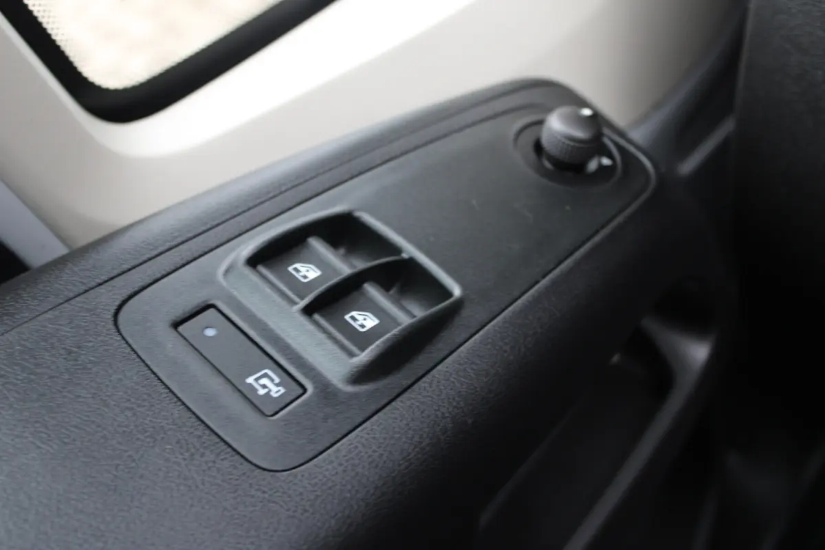 Electric L3H2 3.5t 110kWh | 8 JAAR GARANTIE | NAVI | BETIMMERING | KEYLESS | DRAADLOOS CARPLAY |