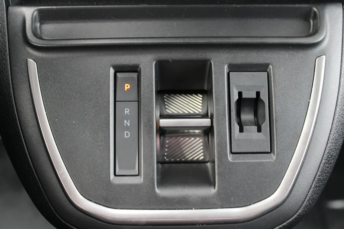 2.0 Diesel 145 PK AUTOMAAT INCL REST BPM | TREKHAAK | NAVI | BETIMMERING | DRAADLOOS CARPLAY |