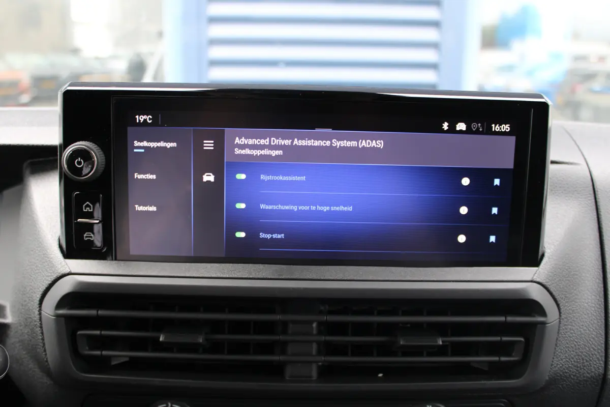 2.0 Diesel 145 PK AUTOMAAT INCL REST BPM | TREKHAAK | NAVI | BETIMMERING | DRAADLOOS CARPLAY |
