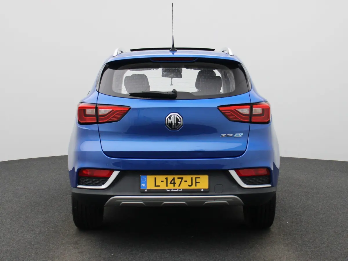 MG Luxury 45 kWh | Automaat | Panoramadak | Leder | Navigatie | Airco | Achteruitrijcamera | Apple Carplay / Android Auto | Stoelverwarming | Lichtmetalen Velgen |