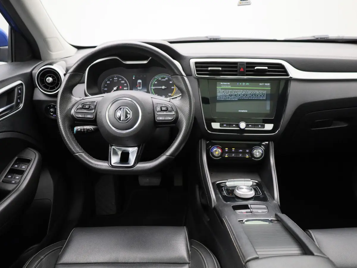 MG Luxury 45 kWh | Automaat | Panoramadak | Leder | Navigatie | Airco | Achteruitrijcamera | Apple Carplay / Android Auto | Stoelverwarming | Lichtmetalen Velgen |