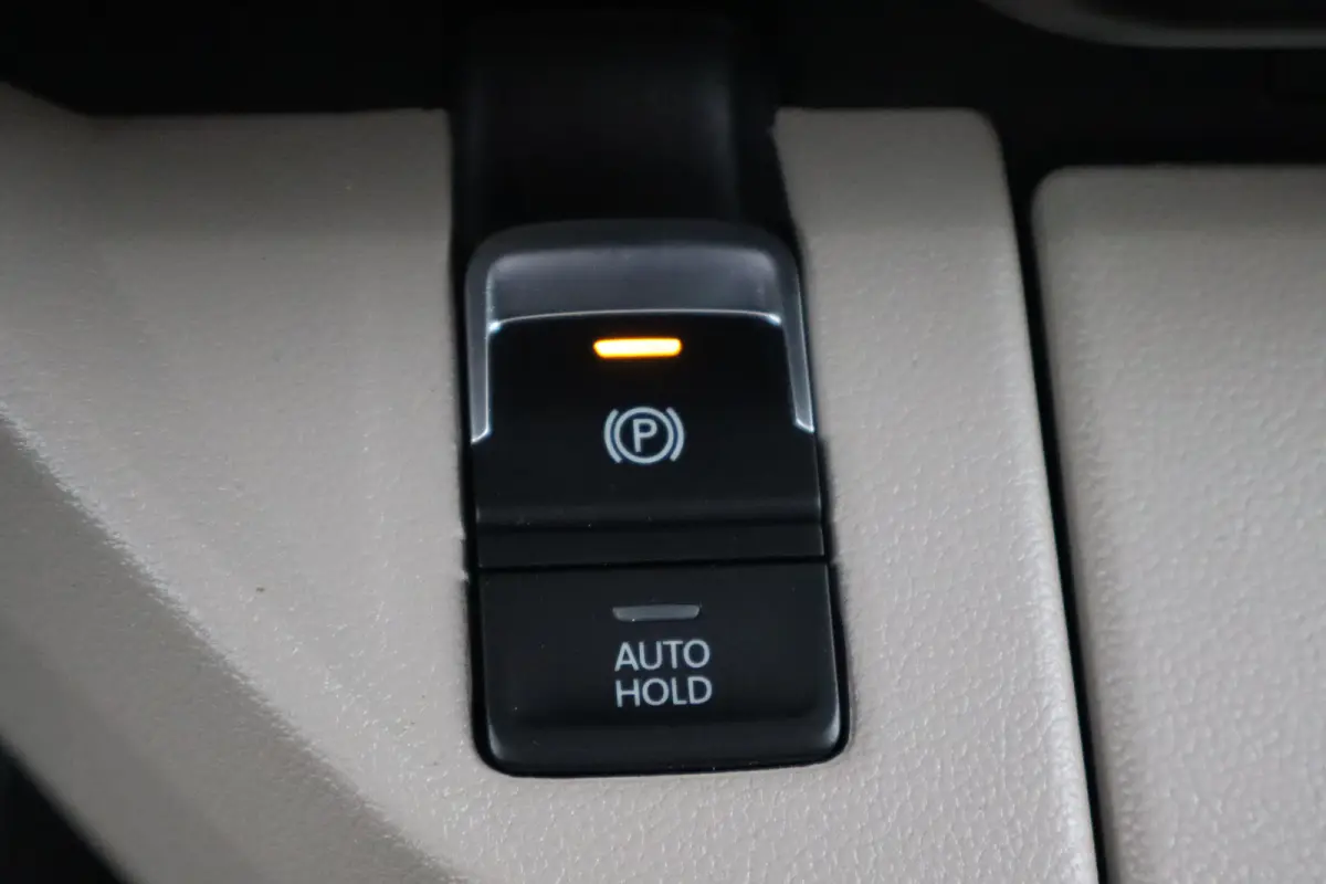 1.4 eHybrid L2H1 Life Business 150PK | Achteruitrijcamera | Airco (automatisch) | Apple Carplay/Android Auto|telefoonintegratie premium