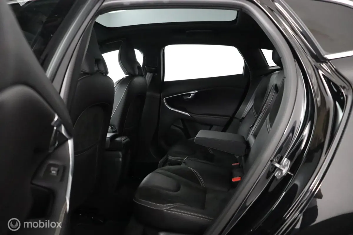 1.5 T3 Polar+ Sport | 32.624KM | Panoramadak | Keyless | DAB | Verwarmbare Voorstoelen | Privacy Glass