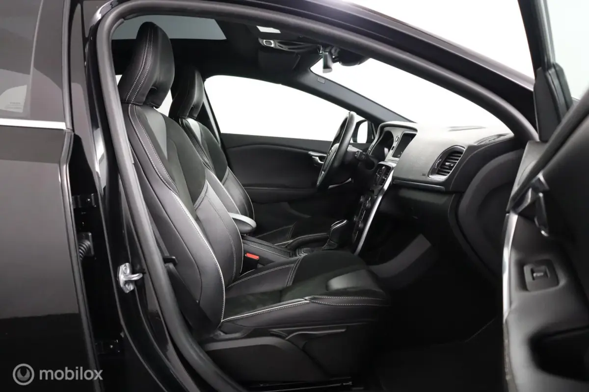 1.5 T3 Polar+ Sport | 32.624KM | Panoramadak | Keyless | DAB | Verwarmbare Voorstoelen | Privacy Glass