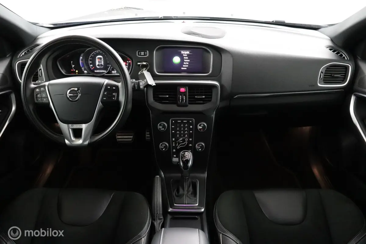 1.5 T3 Polar+ Sport | 32.624KM | Panoramadak | Keyless | DAB | Verwarmbare Voorstoelen | Privacy Glass