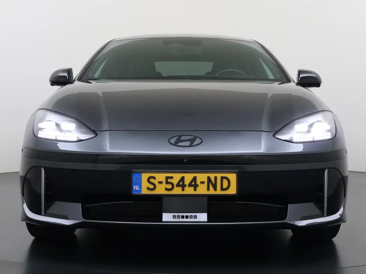 First Edition AWD 77.4 kWh VAN: 36.900,- VOOR: 32.877,- UW HERFSTVOORDEEL: 4.023,- SOH 100% | PANO | STOEL VERWAMRING VOOR & ACHTER | MEM. SEAT | ELEK. STOELEN | BOSE BOXEN | 360 CAMERA | FA