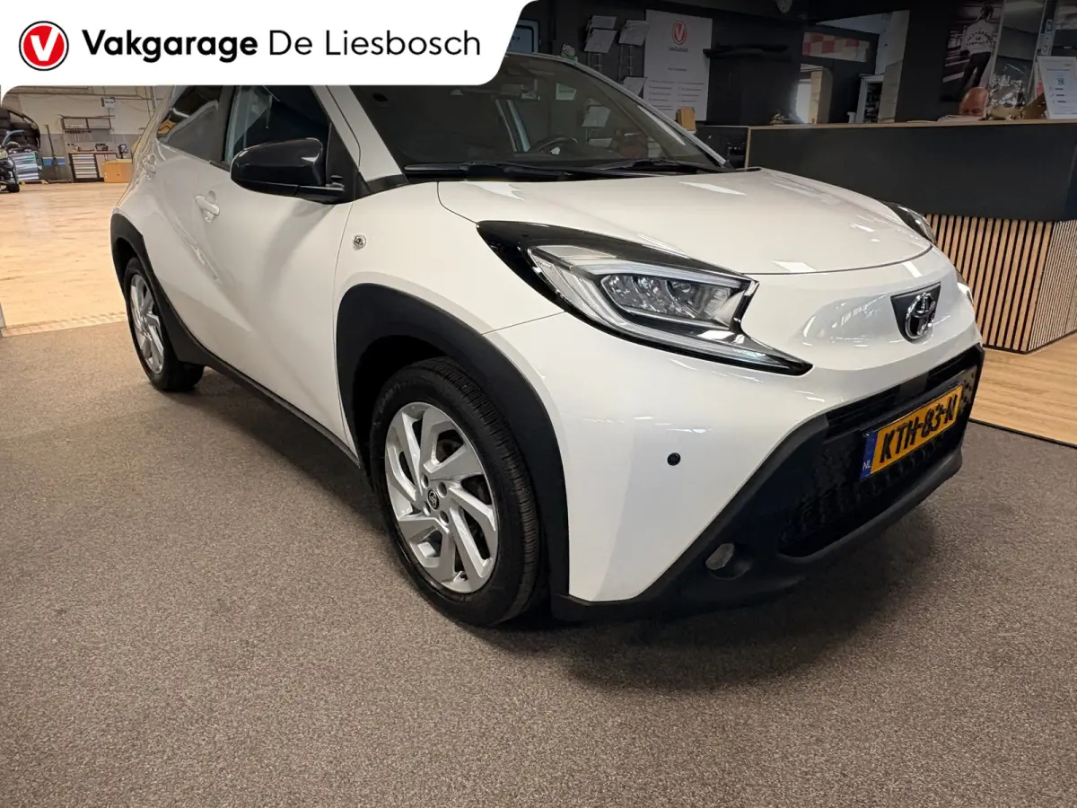 1.0 VVT-i MT first / apple /stoelverw /cruisec /camera/pdc/clima/boeken