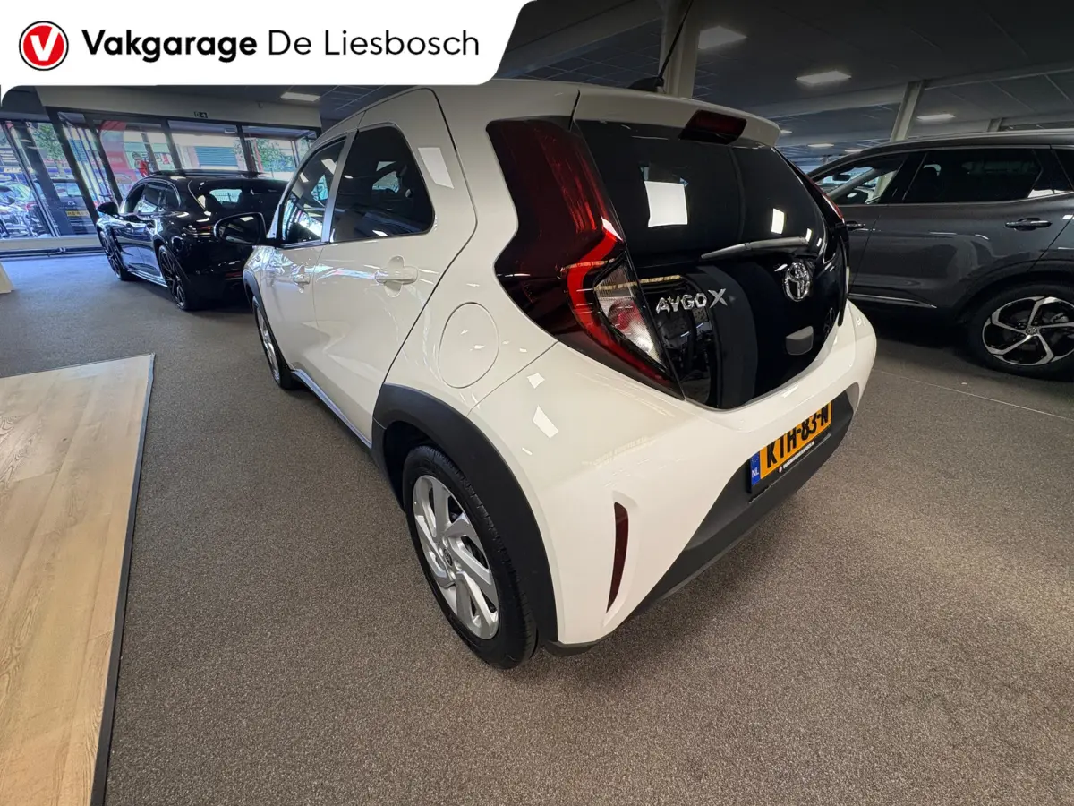 1.0 VVT-i MT first / apple /stoelverw /cruisec /camera/pdc/clima/boeken