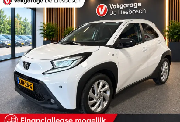 1.0 VVT-i MT Play /clima/stoelverw / camera/cruisec /pdc/apple/boeken