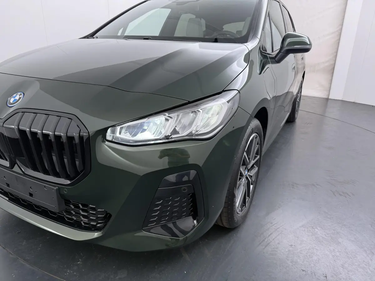 225e xDrive M Sportpakket | Travel Pack | Driver Assistant Plus | Stoelen Pakket | Trekhaak Pakket