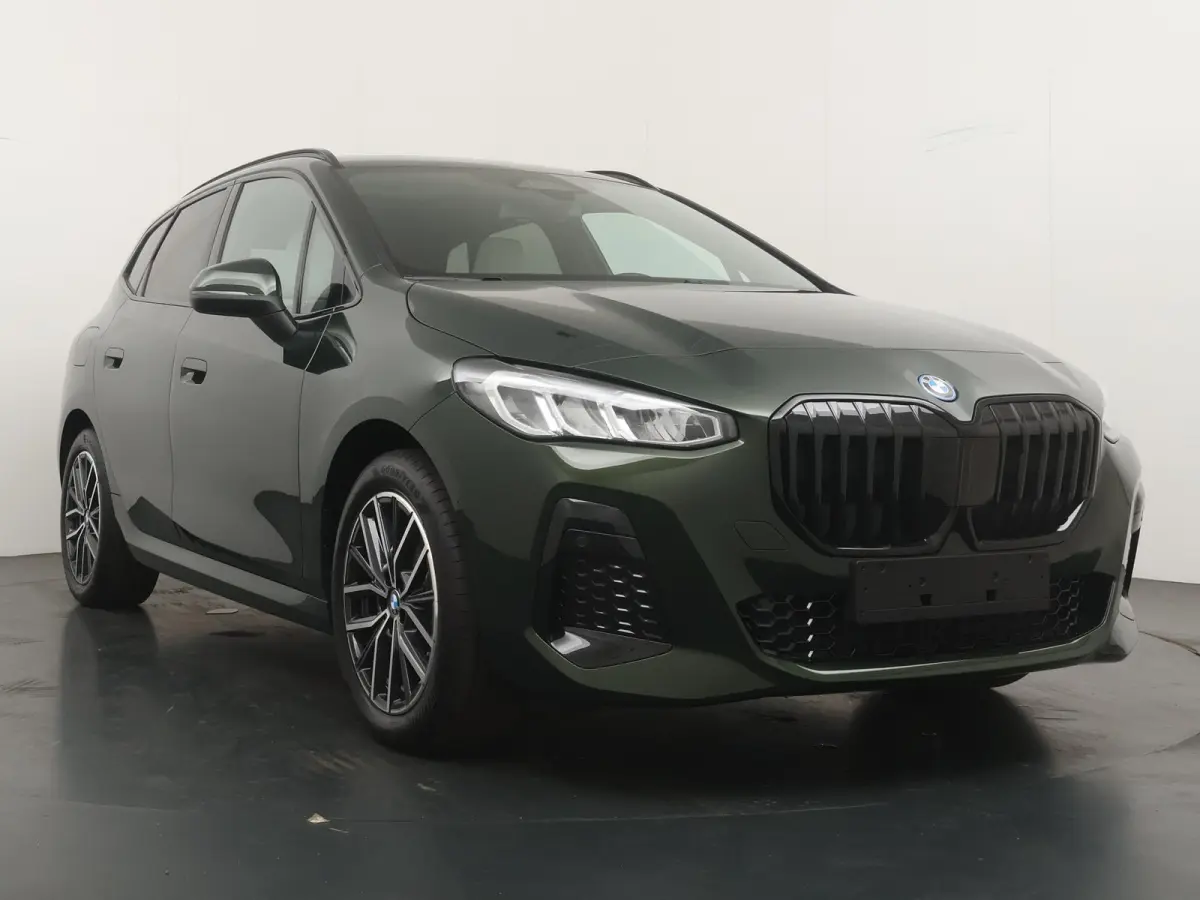225e xDrive M Sportpakket | Travel Pack | Driver Assistant Plus | Stoelen Pakket | Trekhaak Pakket