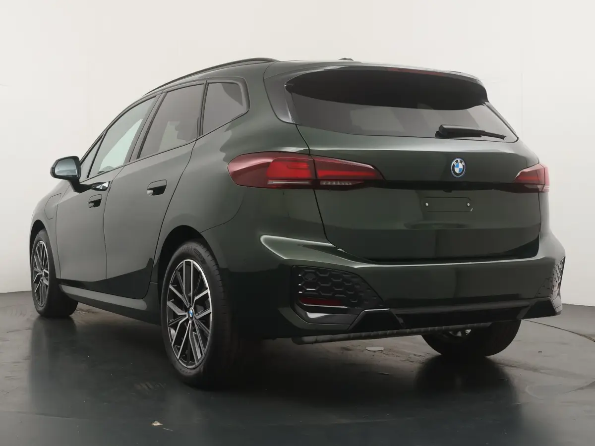 225e xDrive M Sportpakket | Travel Pack | Driver Assistant Plus | Stoelen Pakket | Trekhaak Pakket