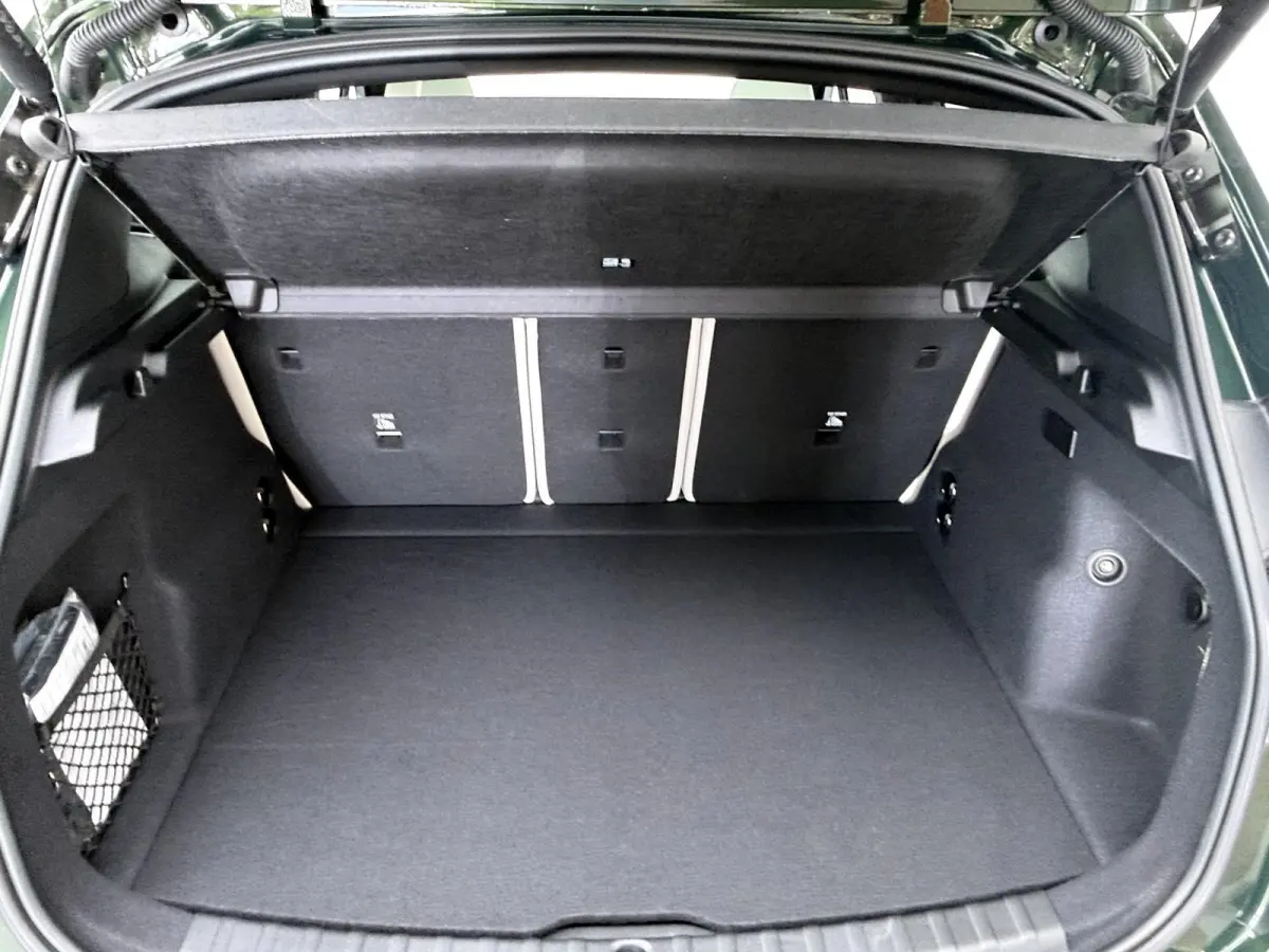 225e xDrive M Sportpakket | Travel Pack | Driver Assistant Plus | Stoelen Pakket | Trekhaak Pakket