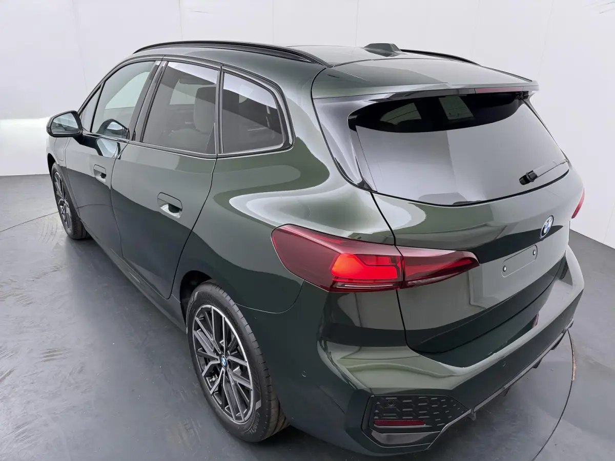 225e xDrive M Sportpakket | Travel Pack | Driver Assistant Plus | Stoelen Pakket | Trekhaak Pakket