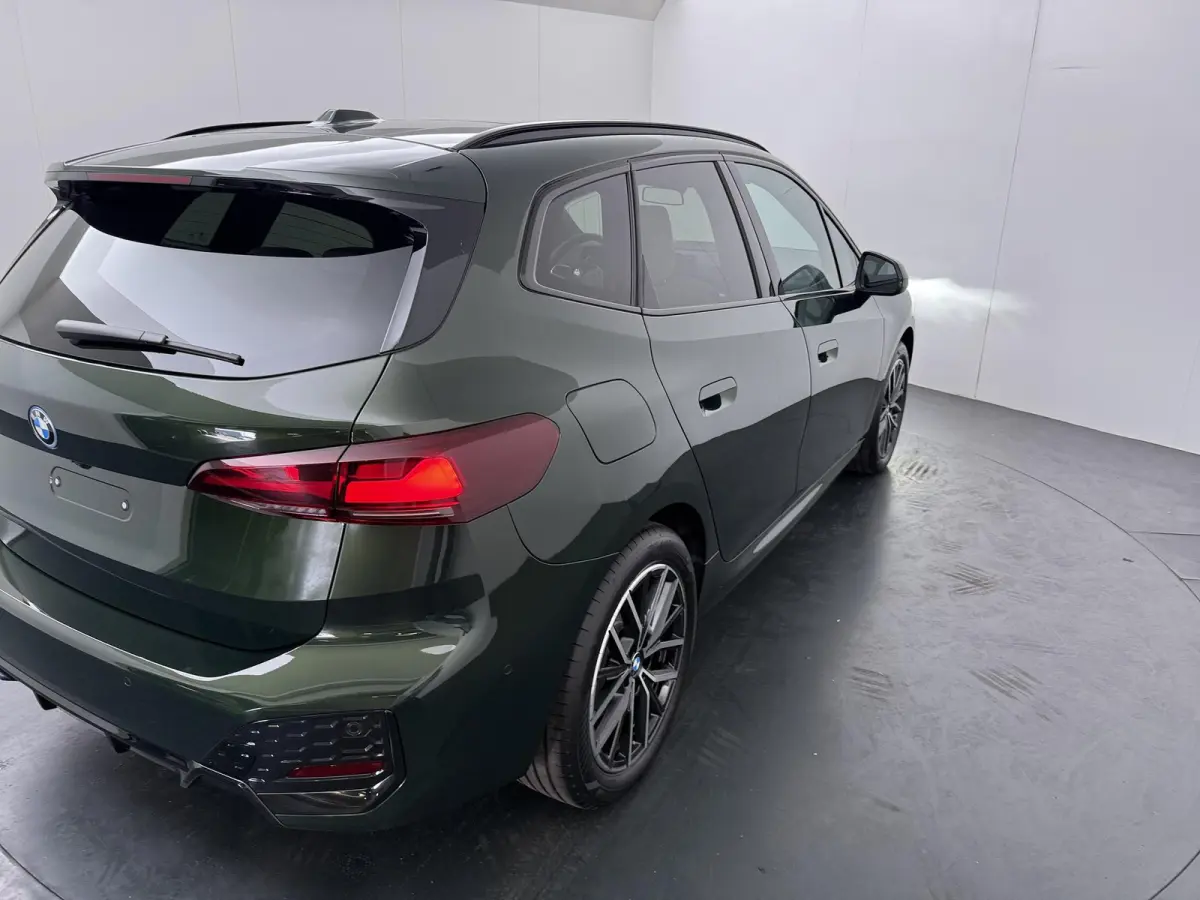 225e xDrive M Sportpakket | Travel Pack | Driver Assistant Plus | Stoelen Pakket | Trekhaak Pakket