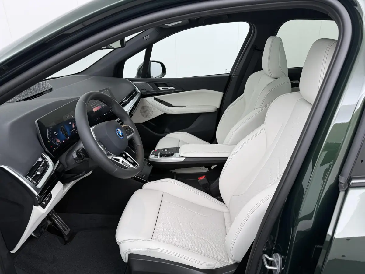 225e xDrive M Sportpakket | Travel Pack | Driver Assistant Plus | Stoelen Pakket | Trekhaak Pakket