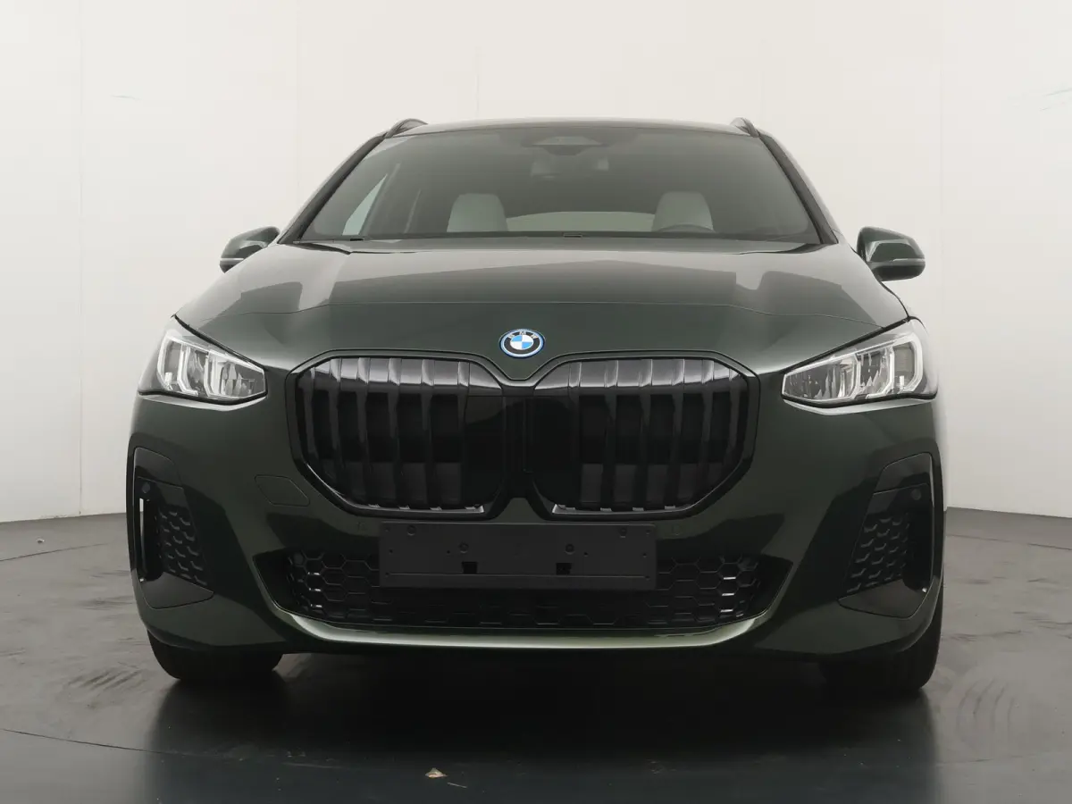 225e xDrive M Sportpakket | Travel Pack | Driver Assistant Plus | Stoelen Pakket | Trekhaak Pakket