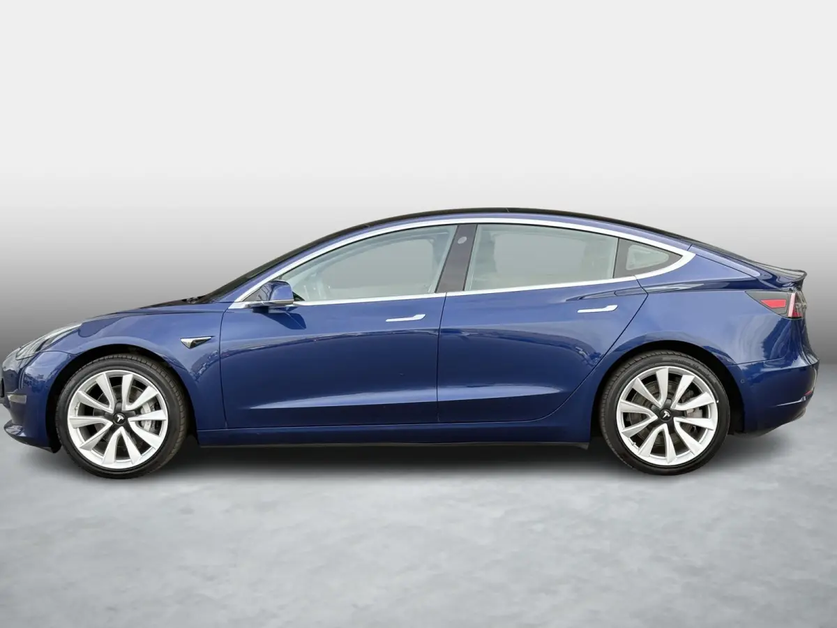 RWD 60 kWh | SOH 85,5% | Autopilot | 19'' LM | 3 Fase | Memory | 5X Stoelverwarming | NL Auto | 1e Eigenaar |