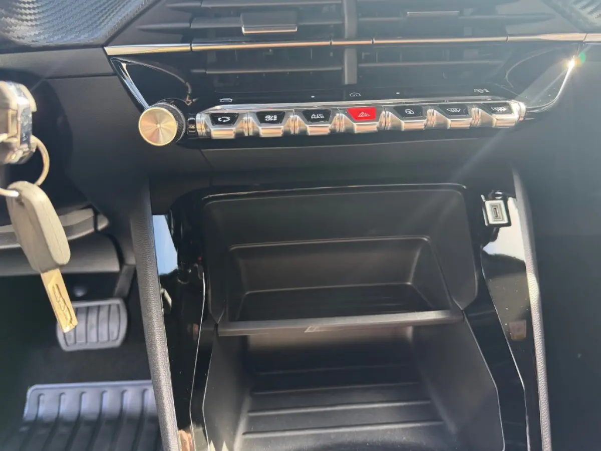 1.2 HYBRIDE 145 STYLE AUTOMAAT CARPLAY PDC AIRCO NAVI