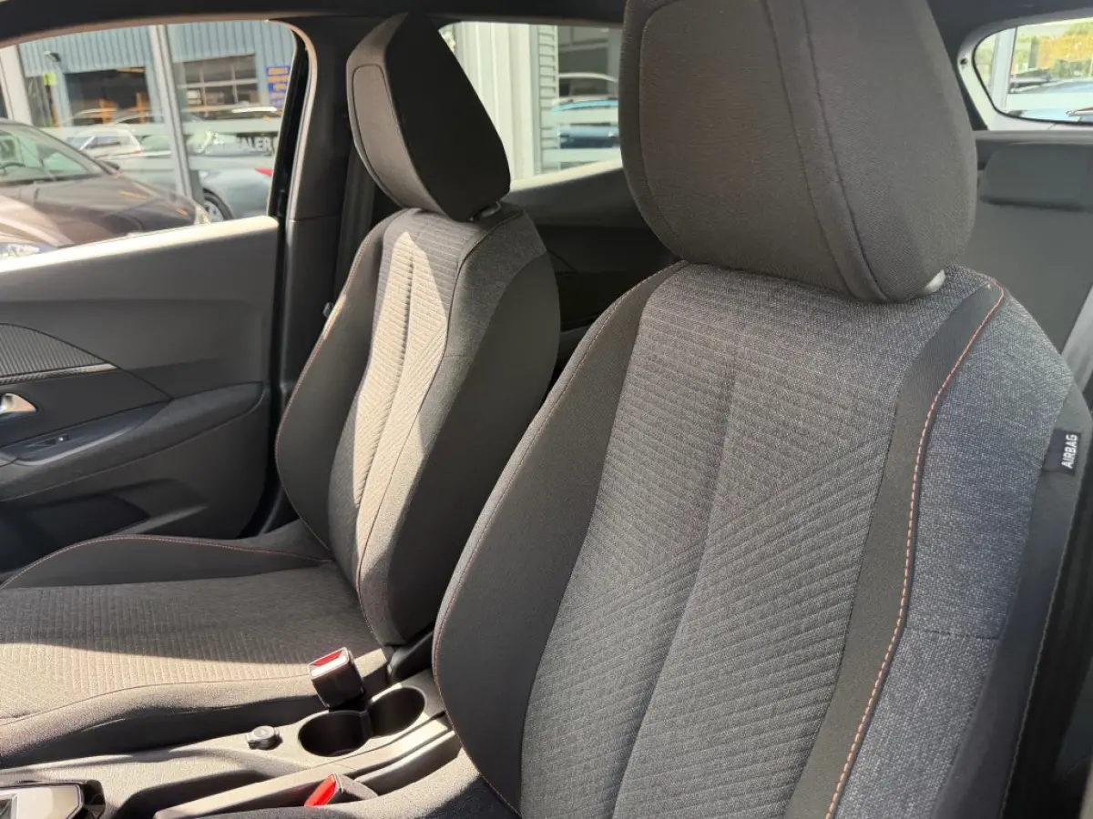 1.2 HYBRIDE 145 STYLE AUTOMAAT CARPLAY PDC AIRCO NAVI