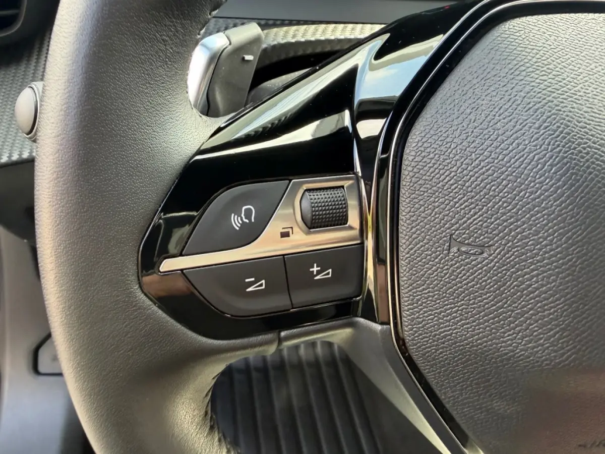 1.2 HYBRIDE 145 STYLE AUTOMAAT CARPLAY PDC AIRCO NAVI