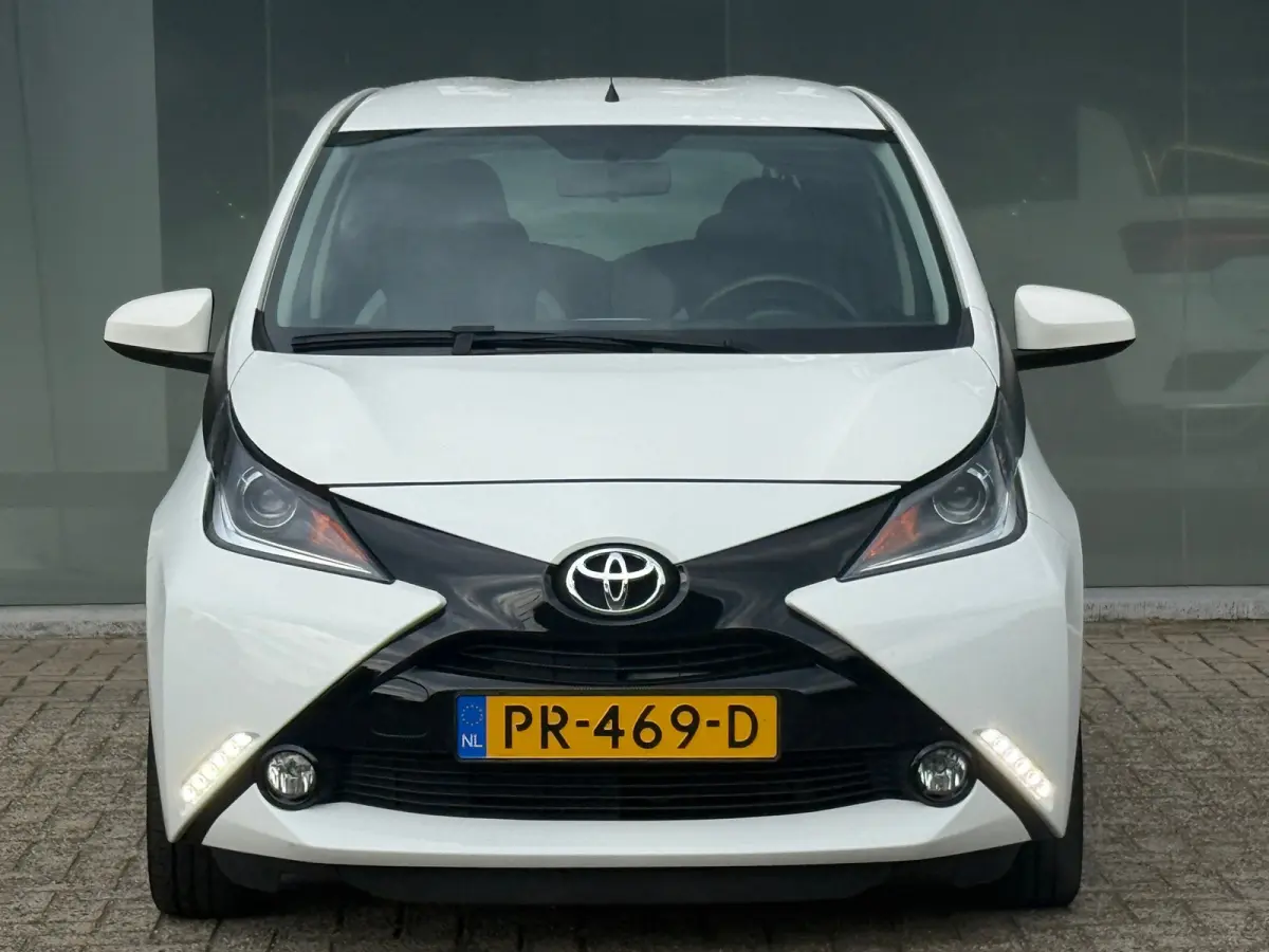 1.0 VVT-i x-play Navi|Camera|Dealer Onderhouden