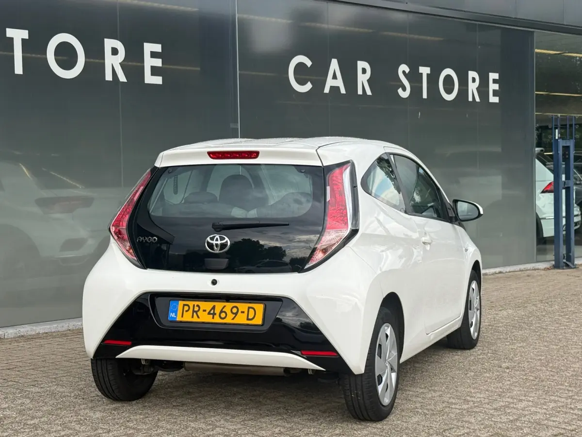 1.0 VVT-i x-play Navi|Camera|Dealer Onderhouden