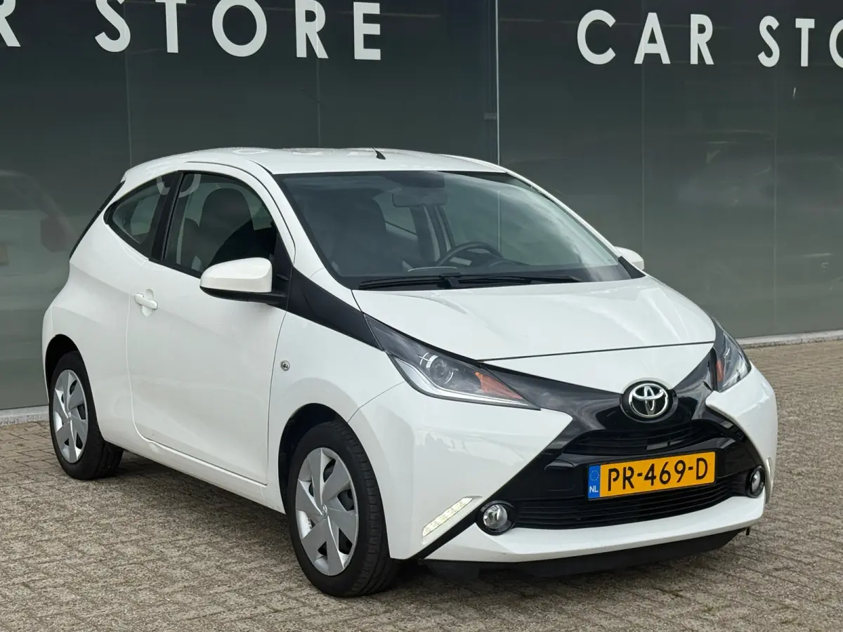 1.0 VVT-i x-play Navi|Camera|Dealer Onderhouden