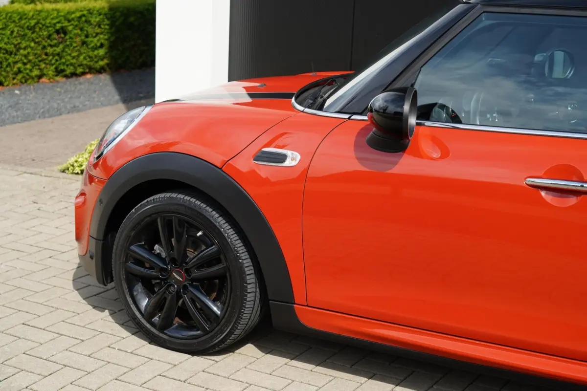 1.5 Cooper Burgundy Edition | John Cooper Works | Head-Up | Harman Kardon | Panoramisch schuif/kanteldak | Climate Control | Leder | JCW | Keyless | Camera |